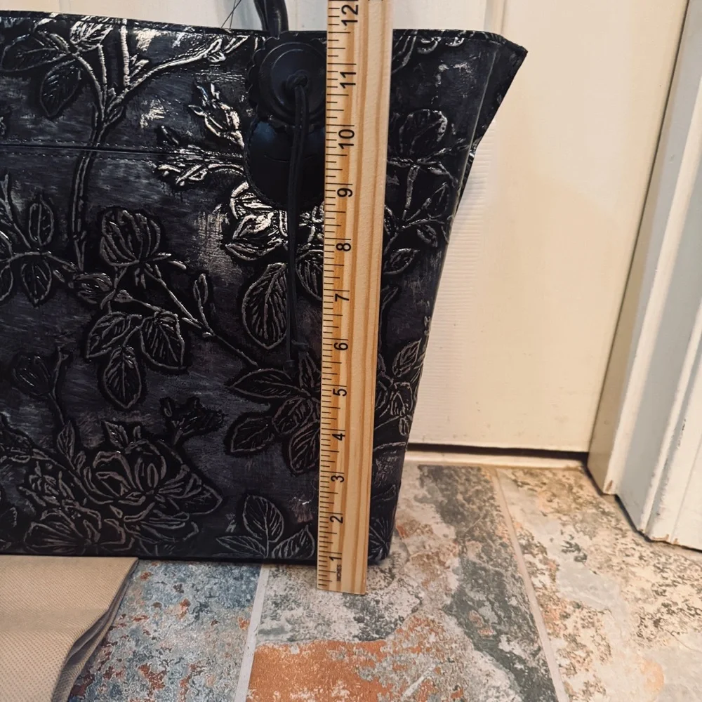 NWT! Elegant Patricia Nash Eastleigh Blackw/Silver Leaf Embossed Leather Tote! - Picture 14 of 15